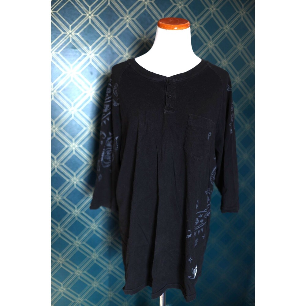 Famous Stars & Straps Men Black Paisley Skull Print Henley Pocket T-Shirt Large